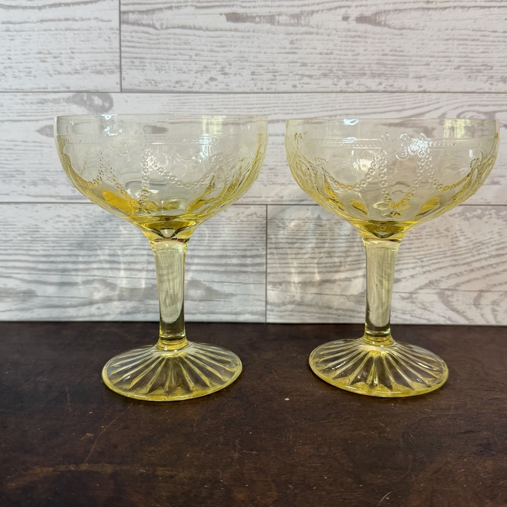 Set Of 2 Anchor Hocking Cameo Yellow Champagne\Tall Sherbet Glasses Rare Vintage